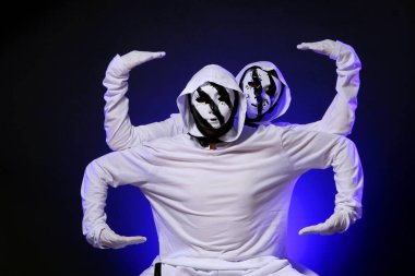 Stüdyoda hip hop dansçısı
