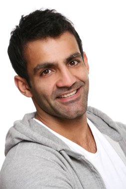 Genç ve çekici, mutlu bir adam.