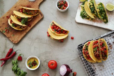 Yemek ve yemek. Masadaki tako nefis.