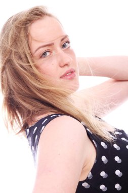 Studio genç ve güzel bir kadın portresi