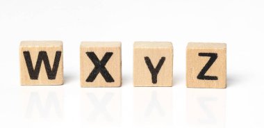 Kelimeler. Beyaz arkaplanda oyuncak tuğlalar