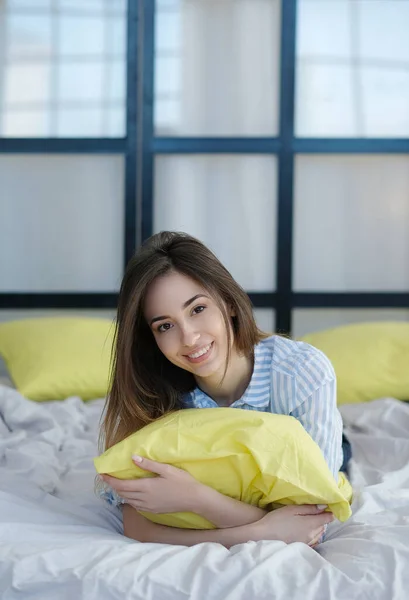 Morgen Schöne Mädchen Bett — Stockfoto