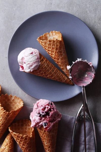 Delicioso Cono Helado Plato — Foto de Stock