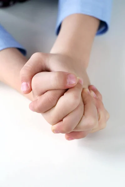 Miúdo Adorável Mãos Pequenas — Fotografia de Stock