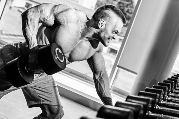 Fitness Musculación Hombre Poderoso Durante Entrenamiento — Foto de Stock