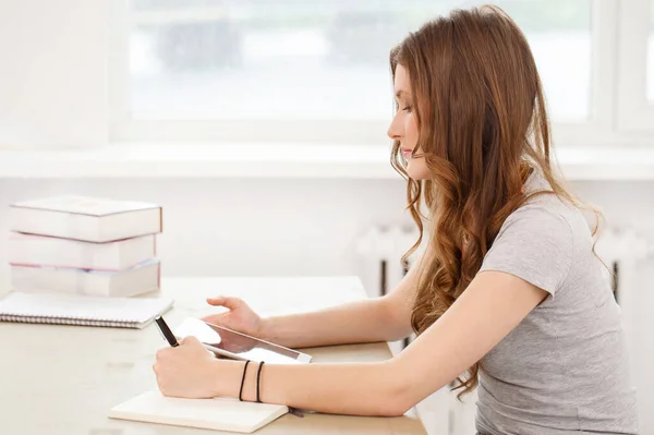 Student Büro Nette Schöne Frau Tisch — Stockfoto