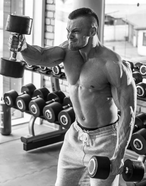 Fitness Musculación Hombre Poderoso Durante Entrenamiento —  Fotos de Stock