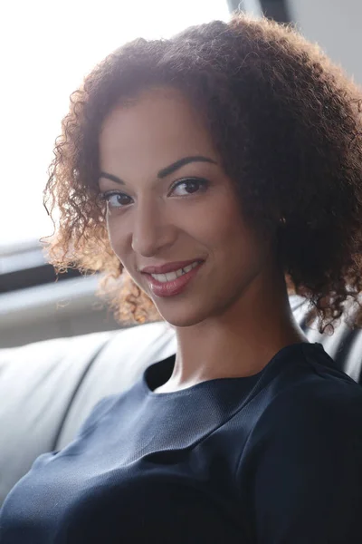 Biuro Styl Życia Kobieta African American Fryzury — Zdjęcie stockowe