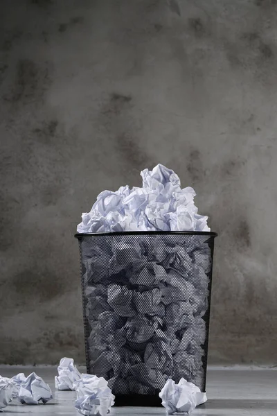 Concept Creased Paper Trash Can — Stock Photo, Image