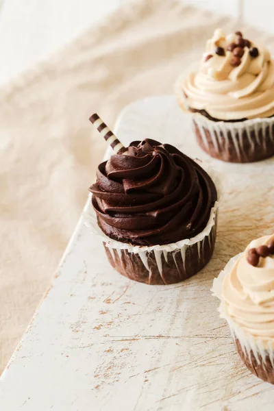 Tatlı. Lezzetli kek masada.