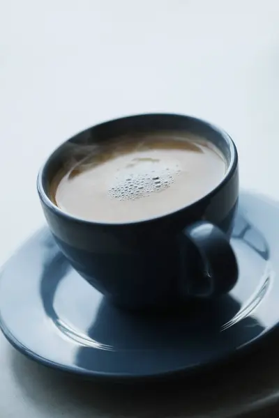 Kahve Fincanı Masanın Üstünde — Stok fotoğraf