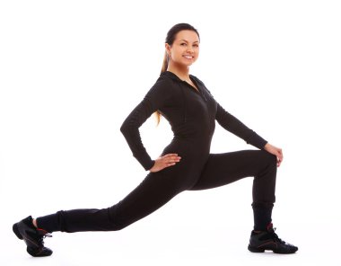 güzel ve mutlu bir kadın beyaz bitti izole fitness egzersizleri yapıyor