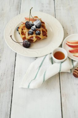 Lezzetli waffle 'lar masada.