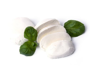 Beyaz arkaplanda Mozzarella