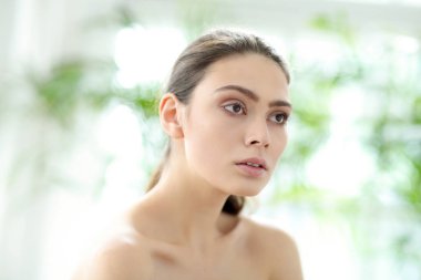 Güzellik ve spa. Yumuşak deri kadınla