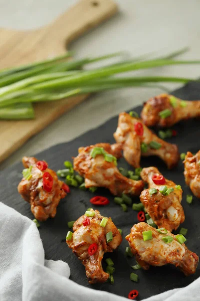 Yemek ve yemek. Kızarmış tavuk bacağı.