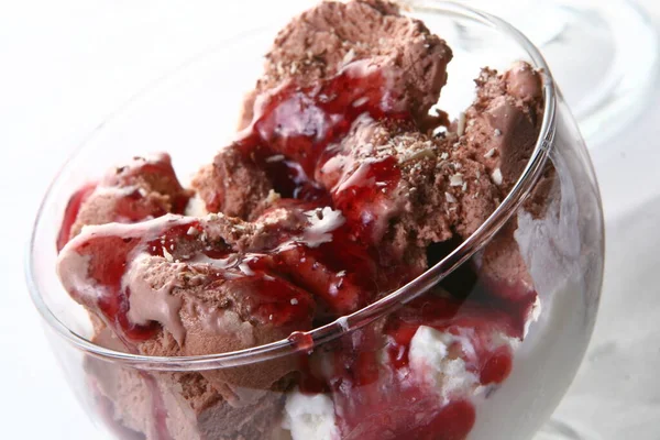 Helado Con Chocolate Rallado — Foto de Stock