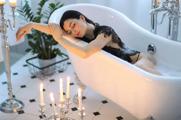 Woman Black Dress Taking Bath — 图库照片