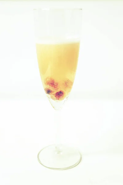 Glas Champagner Auf Dem Tisch — Stockfoto