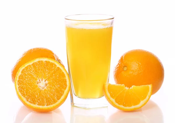 Jus Orange Frais Froid Sur Fond Blanc — Photo