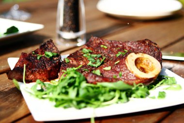 Taze ve çok lezzetli ızgara biftek.