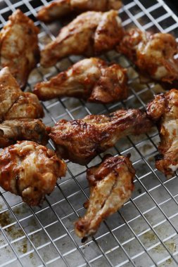 Yemek ve yemek. Kızarmış tavuk bacağı.