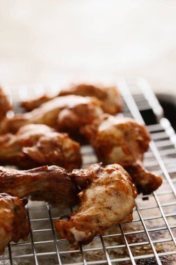 Yemek ve yemek. Kızarmış tavuk bacağı.