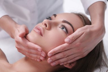 Güzellik. Kaplıca salonundaki kadın.