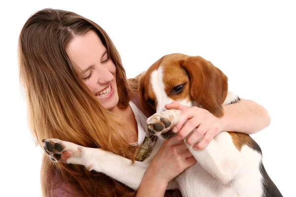 Gelukkig Jong Vrouw Spelen Met Haar Hond Wit Achtergrond — Stockfoto