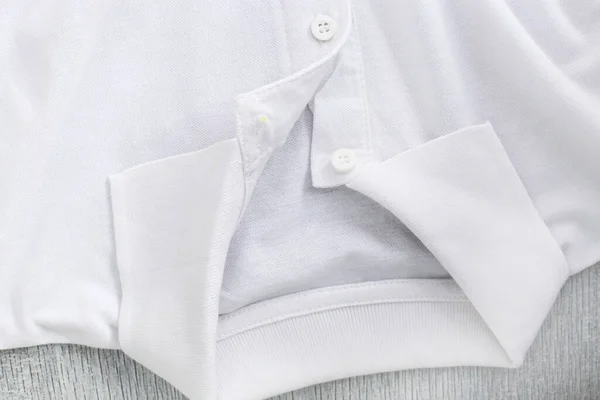 Wit Shirt Een Houten Tafel — Stockfoto