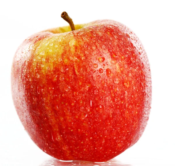Zbliżenie Świeże Jabłko Mokre Jabłko Białym Tle — Zdjęcie stockowe