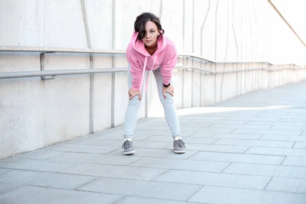 Deporte Callejero Mujer Está Ejercitando Aire Libre — Foto de Stock