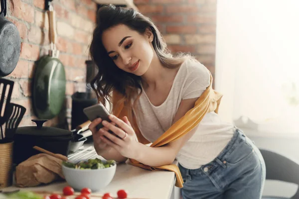 Lovely Girl Kitchen — Stock Photo, Image