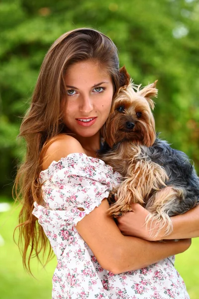 Retrato Mulher Bonita Com Seu Cão Bonito — Fotografia de Stock