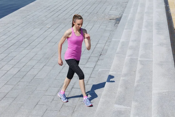 Sport Activiteit Leuke Vrouw Loopt Straat — Stockfoto