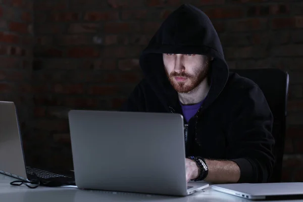 Hacker Vor Seinem Computer — Stockfoto