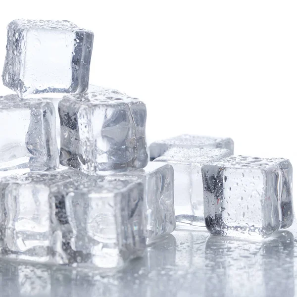 Freddo Cubi Ghiaccio Congelati Sul Tavolo — Foto Stock