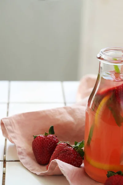 Limonada Bebida Refrescante Mesa — Fotografia de Stock