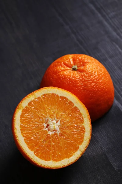 Εσπεριδοειδή Πορτοκαλί Στο Τραπέζι — Φωτογραφία Αρχείου