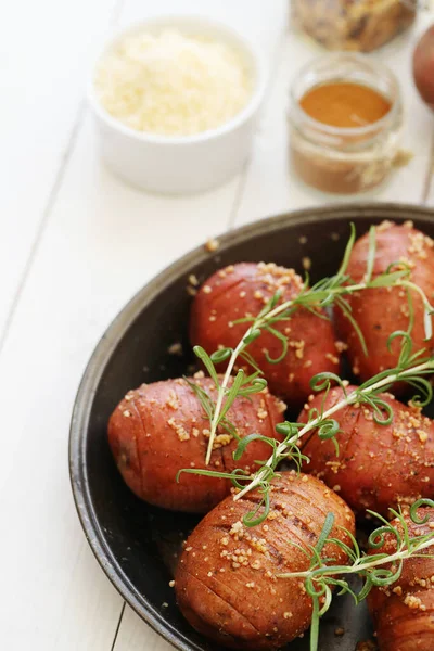 Cuisine Pomme Terre Rouge Préparée Sur Table — Photo