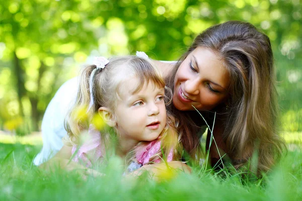 Douce Belle Fille Avec Mère — Photo