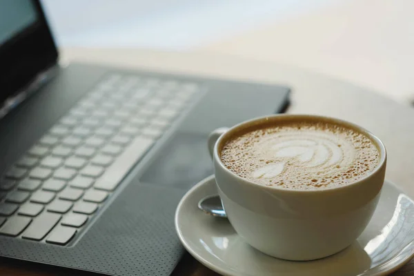 Lugar Trabajo Portátil Taza Café Mesa — Foto de Stock