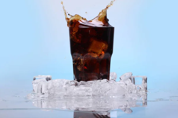 Splashes Cold Fresh Cola Drink — Stock Photo, Image