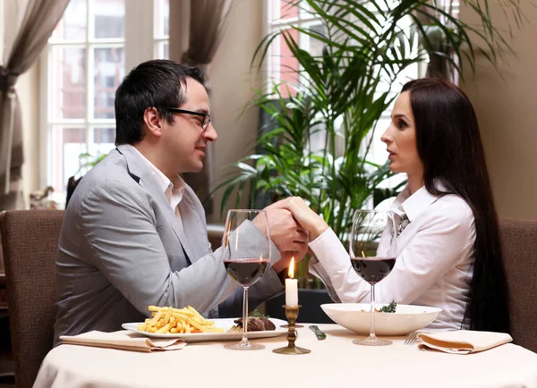 Carino Attraente Coppia Nel Ristorante — Foto Stock