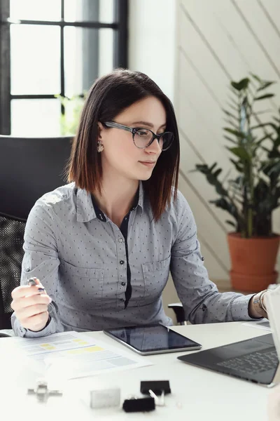 Situaciones Negocios Gente Oficina — Foto de Stock