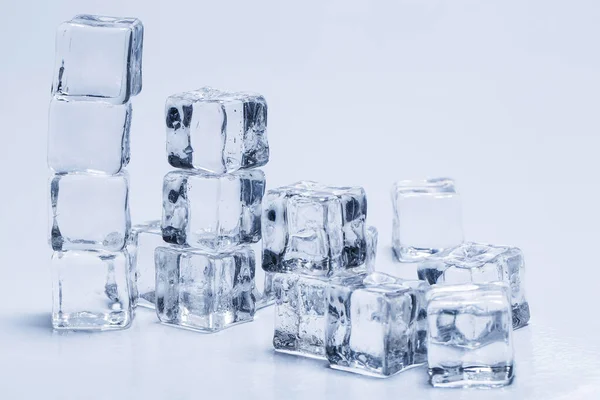 Frío Cubos Hielo Congelados Sobre Mesa —  Fotos de Stock