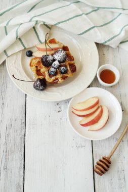 Lezzetli waffle 'lar masada.