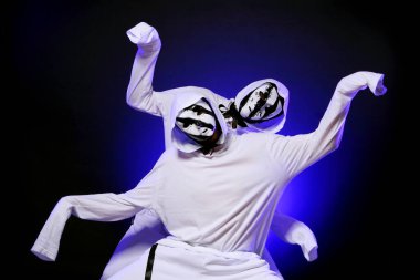 Stüdyoda hip hop dansçısı
