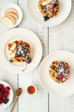 Lezzetli waffle 'lar masada.