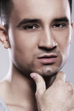 Yakışıklı Genç Adamın Portresi